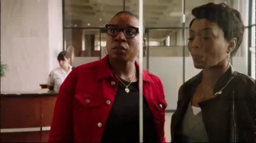 AG Adriano Goldschmied MYA Veste portée par Henrietta 'Poule' Wilson (Aisha Hinds) dans le 9-1-1 (S02E15)