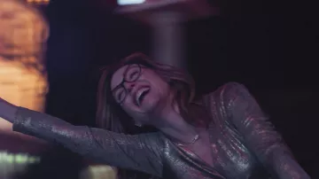 La robe dorée portée par Gloria (Julianne Moore) dans Gloria Bell