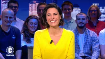 Le pull jaune de Alessandra Sublet dans C'est Canteloup