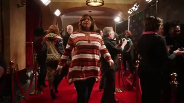 Ashley Stewart Détails de l'Anneau Gigi Col Pull Rayé en Haut porté par Carlotta Brun (Queen Latifah) Star (S03E15)