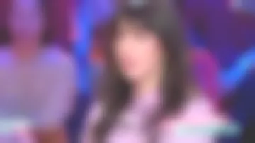 La chemise parme, droite et satinée de Nolwenn Leroy dans Ça ne sortira pas d'ici !le 24.04.2019