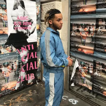 El chándal azul Andrea Crew que lució Zola en su cuenta de Instagram @binkszola