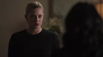 Le pull à carreaux Vince porté par Betty Cooper (Lili Reinhart) dans Riverdale (S03E19)