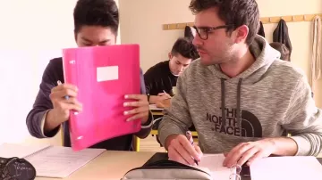 La sudadera con capucha North Face usada por Cyprien en su video de YouTube The School