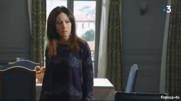 Samia 's (Fabienne Carat) Blue Fine Mesh Round Neck Sweater in Plus belle la vie S14E3495