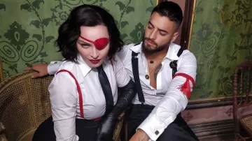 Le collier de Maluma dans le clip Medellín