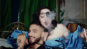 Maluma de la croix d'argent, boucle d'oreille comme on le voit dans la vidéo de musique de Medellín