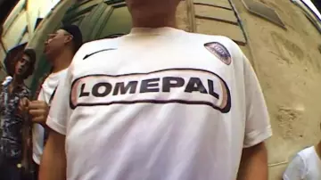 Le t-shirt Lomepal x Nike SB porté par Lomepal dans son clip Bryan Her­man