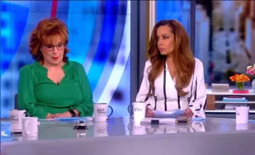 Kobi Halperin Ramone Chemisier porté par Joy Behar sur Le point de Vue le 26 Mars 2019