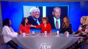 L'Agence de Mariposa tordu de soie chemisier porté par Joy Behar sur Le point de Vue le 19 Mars 2019