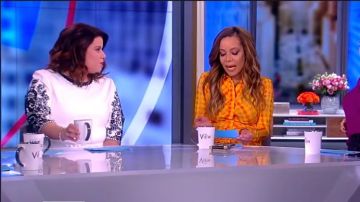 Blusa bordada Kobi Halperin Dora usada por Ana Navarro en The View marzo 14, 2019