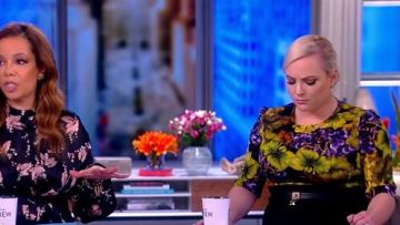 Dolce & Gabbana Printed Fitted Top usado por Meghan McCain en The View febrero 28, 2019