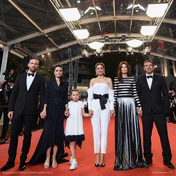 Marion Cotillard's white bustier combipantalon en la cuenta de Instagram de @festivaldecannes