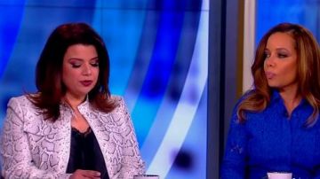 Elie Tahari Gwewn peau de serpent en Relief Veste portée par Ana Navarro sur Le point de Vue 06 Mars 2019