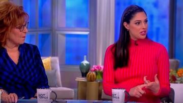 Zara Deux Tons Robe en Maille porté par Abby Huntsman sur La Vue 06 Mars 2019