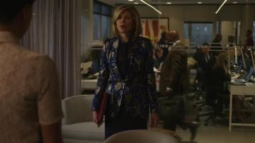 Dries Van Noten One Button Metallic Floral Jacquard Blazer Jacket usada por Diane Lockhart (Christine Baranski) en The Good Fight (S03E07)