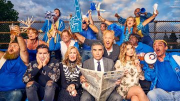 Alexander McQueen Sudadera de rosa bordada usada por David Rose (Dan Levy) para la promoción de Schitt's Creek