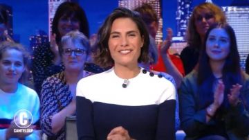 Le  Pull marin bicolore de Alessandra Sublet dans C'est Canteloup