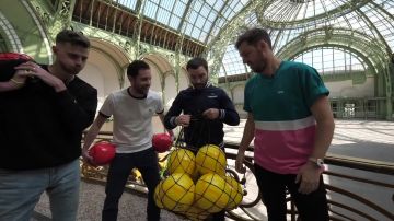 The t-shirt Vans worn by Peter Croce in his Youtube video the Power of 4 giant 30 meters high