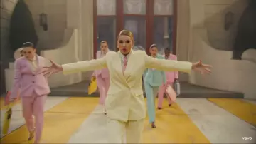Slim tie in pink worn by Taylor Swift in her Me music video