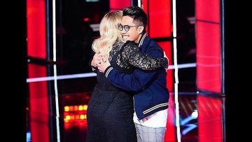 Altuzarra Ourika Valencienne vestido con volantes de encaje recortado en negro usado por Kelly Clarkson en The Voice 2019