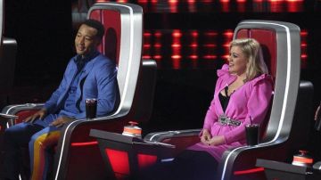 Veronica Beard Cinturón de flores usado por Kelly Clarkson en The Voice 2019