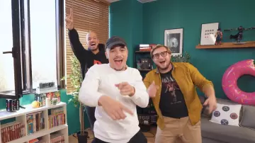 Le t-shirt Nirvana porté par Mcfly dans la vidéo YouTube LES MEILLEURS CHALLENGES DE YOUTUBE 2 de Mcfly et Carlito feat. Mister V