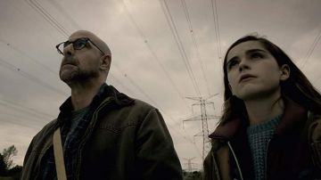 Les lunettes portées par Hugh Andrews (Stanley Tucci) comme on le voit dans Le Silence