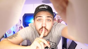The cap "Karl" Puma x Karl Lagerfeld of Vodk in his YouTube video IT WAS COMPLETELY CRACKED ...
