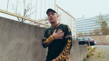La camiseta de Hummel que lleva Mister V en su vídeo RAP VS REALITE 2
