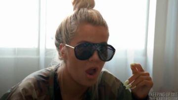 Fendi Eyewear aviator style sunglasses worn by Herself (Khloé Kardashian) in Keeping Up with the Kardashians (S16E03)