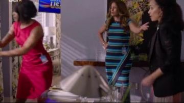 Karen Millen Vestido de lápiz asimétrico a rayas usado por Kara (Lisa Vidal) en Being Mary Jane (S04E16)