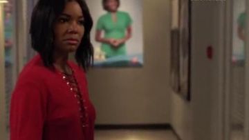 Iro Imis Tee porté par Mary Jane Paul (Gabrielle Union) Mary Jane (S04E17)