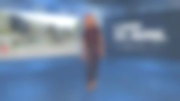 La Blouse col rond, manches courtes plumetis de Cali Morales dans Météo 2 du 22/04/2019