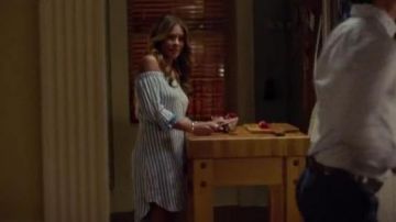 Bella Dahl Hors de l'Épaule Bouton vers le Bas de la Robe portée par Kara (Lisa Vidal) Mary Jane (S04E18)