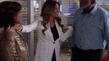 Veronica Beard Clubhouse Cutaway Jacket usada por Kara (Lisa Vidal) en Being Mary Jane (S04E18)