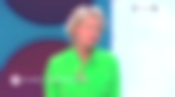 La camisa de seda verde de Sophie Davant en el programa C'est au el 29.04.2019