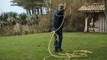 Las zapatillas New Balance Bleu Marine de Max (François Cluzet) en Terminaremos juntos