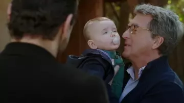 La cera azul marino que lleva el bebé en Terminaremos juntos