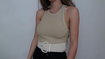 Le top beige Only Carla Makeup dans sa vidéo YouTube BIG HAUL PRINTEMPS 2019