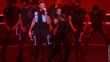 Las zapatillas Nike Air Max negras del Sr. Pokora durante su aparición en The Voice Belgium en abril de 2019