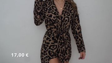 La combishort léopard de Only Carla Ma­keup dans sa vi­déo You­Tube BIG HAUL PRINTEMPS 2019