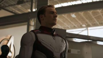 The combination Quantum of the Avengers worn by Steve Rogers / Captain America (Chris Evans) in the Avengers : Endgame