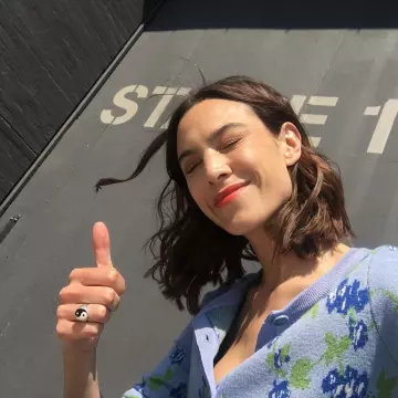 La bague Yin Yang portée par Alexa Chung sur son compte Instagram