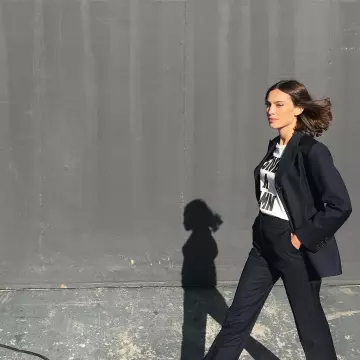 Le t-shirt Give A Damn porté par Alexa Chung sur son compte Instagram