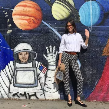 Les chaussures babies Carel portées par Alexa Chung sur son compte Instagram