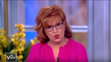 Elie Tahari Antonella Chemisier porté par Joy Behar sur La Vue (le 29 Mars 2019)