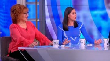 Zara de Colorant de Cravate en Tricot Robe portée par Abby Huntsman sur Le point de Vue du 10 avril 2019