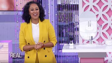 Zara Double Breasted Blazer Boutonné porté par Tamera Mowry sur Le Real Talk-Show en Mars 2019