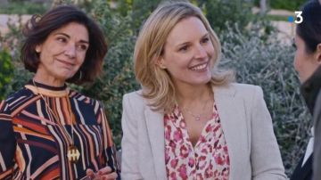 Camisa estampada de Iris (Elodie Rouprêt) en Plus belle la vie S15E3778